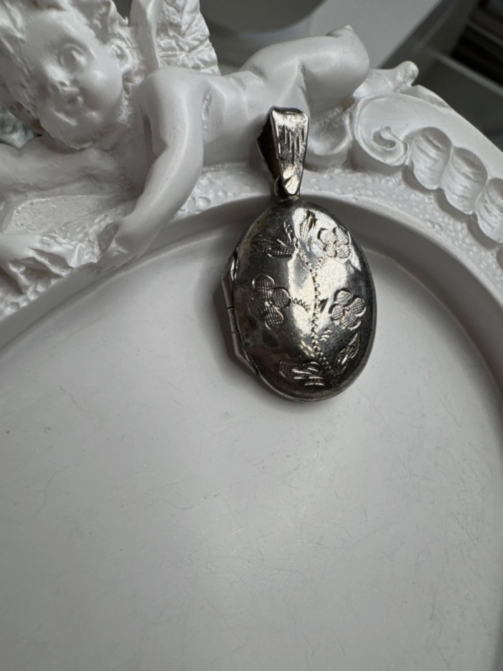 925 Sterling Silver Vintage Floral Vine Etched Locket Pendant OPENS Embossed